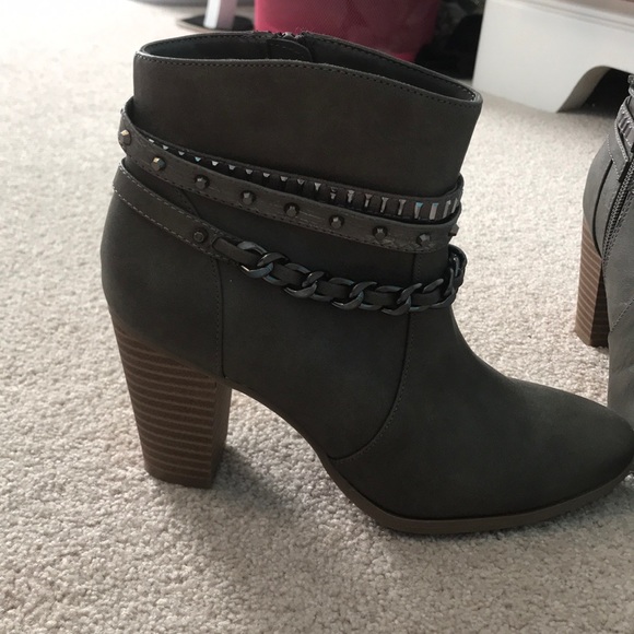 Boots - Picture 2 of 5